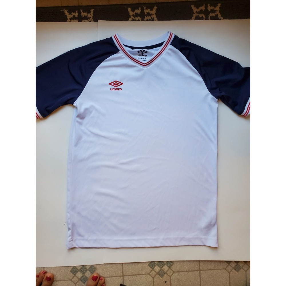 Boys umbro shirt size large‎ 12/14